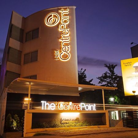 The Centre Point Hotel Csennai Kültér fotó